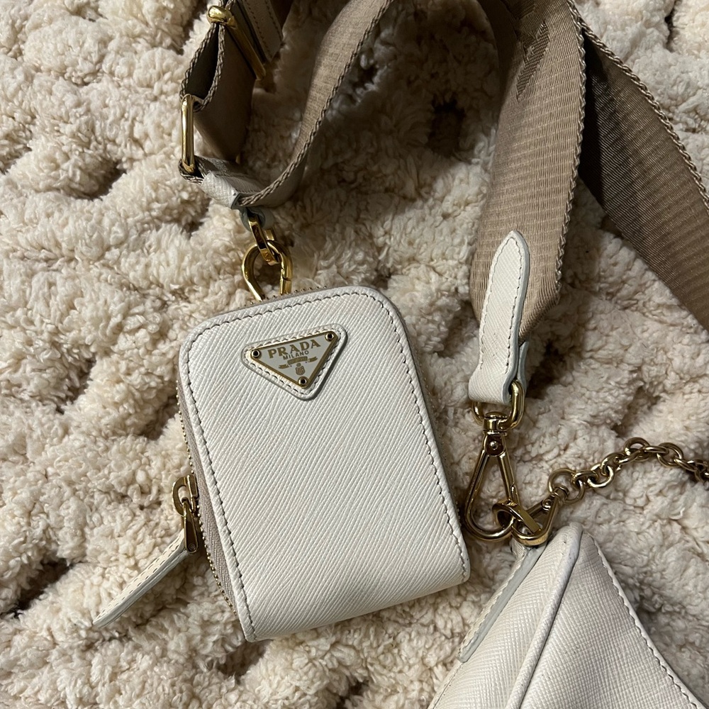 Leather Saffiano Prada Bag (Authentic) - Picture 3 of 15
